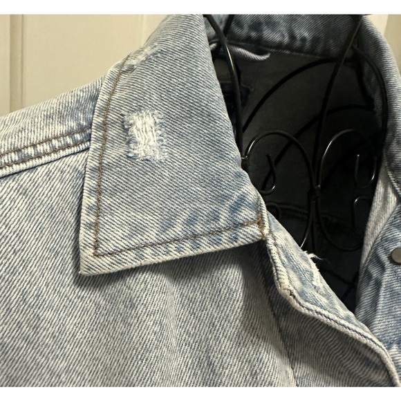 Abercrombie & Fitch Women Distressed Denim Jacket Size M Light Wash 100% Cotton - Picture 14 of 16